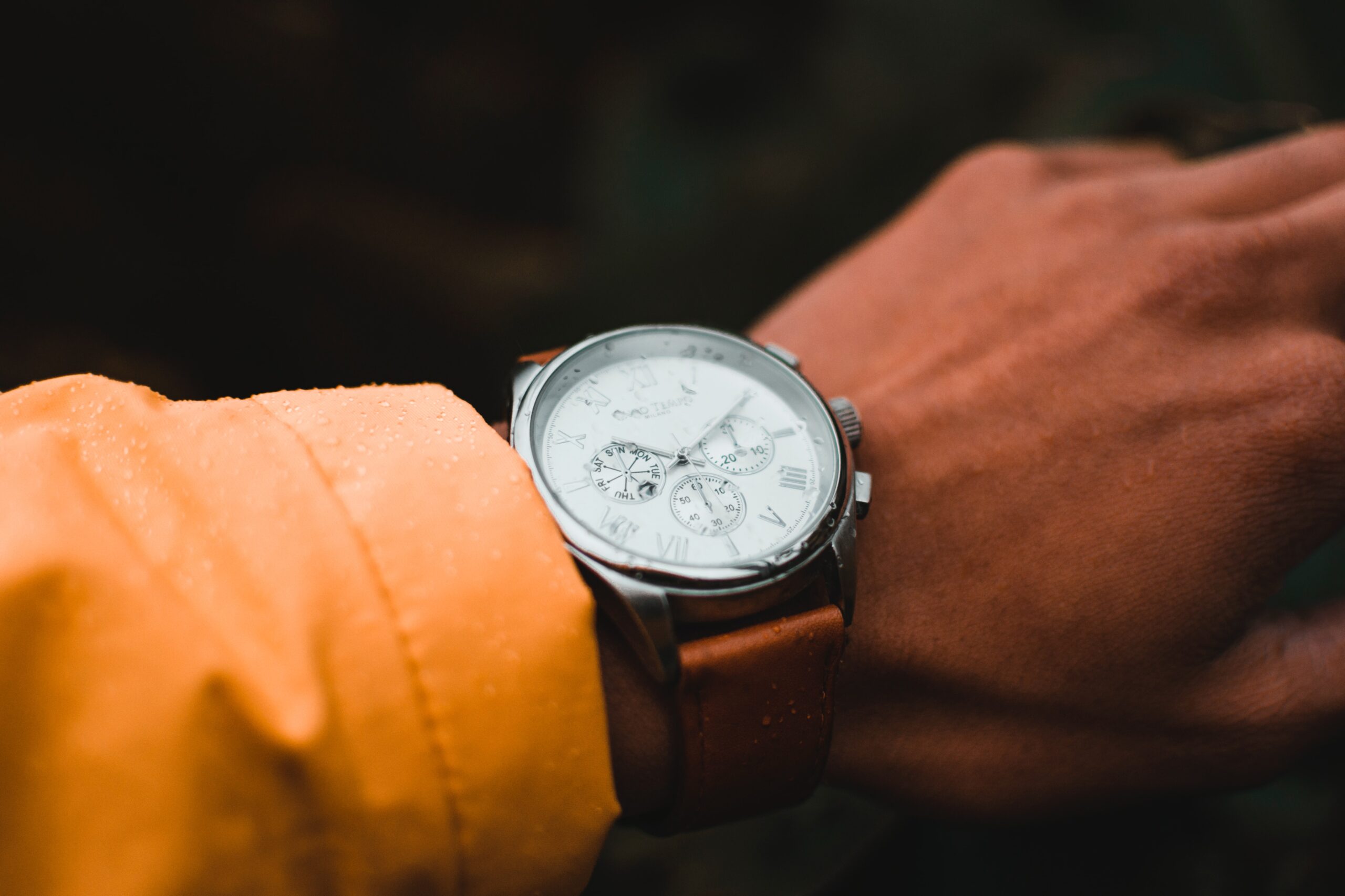 Luksusowy zegarek używany – czy warto go kupić?